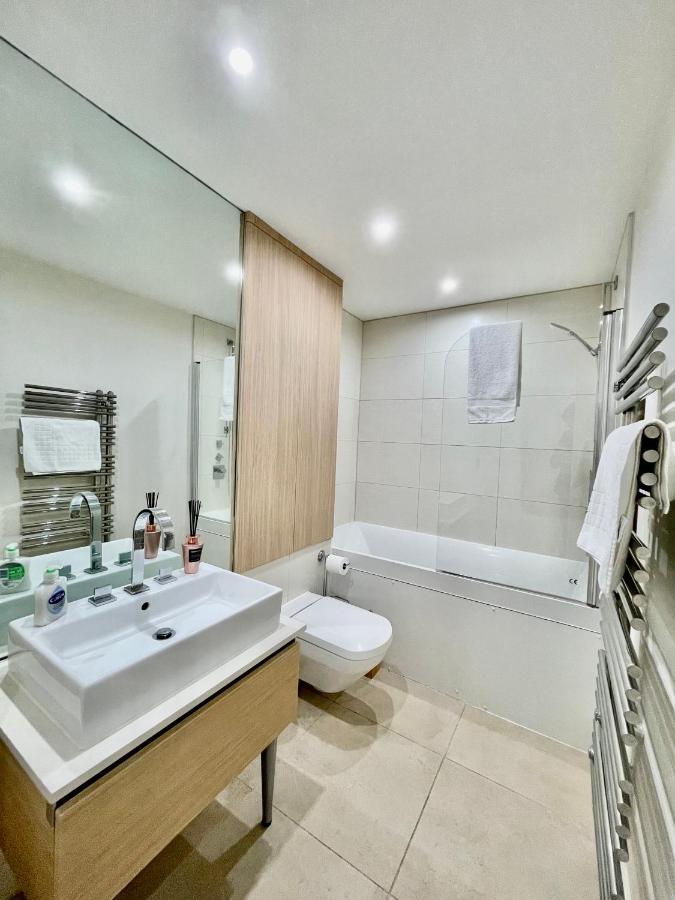 Gunwharf Quays Harbour Apartments 朴次茅斯 外观 照片