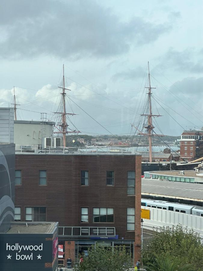 Gunwharf Quays Harbour Apartments 朴次茅斯 外观 照片