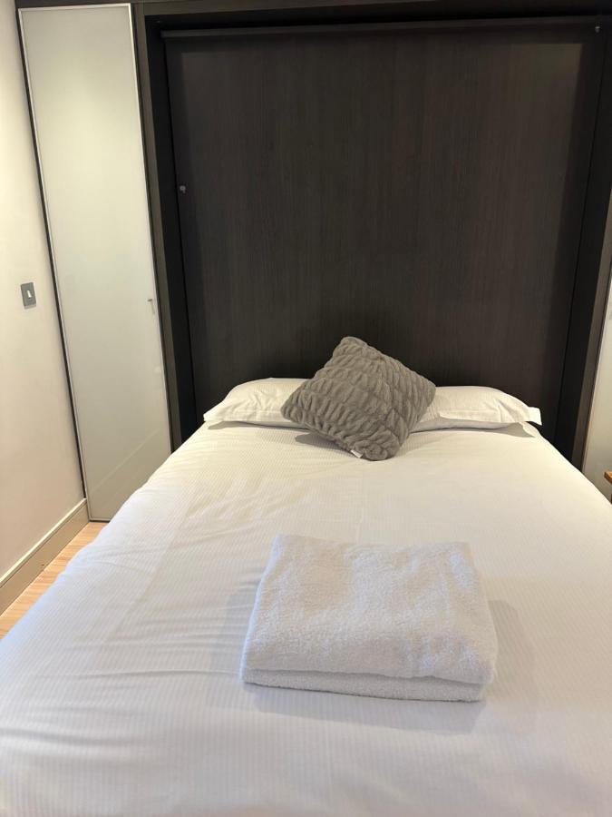 Gunwharf Quays Harbour Apartments 朴次茅斯 外观 照片