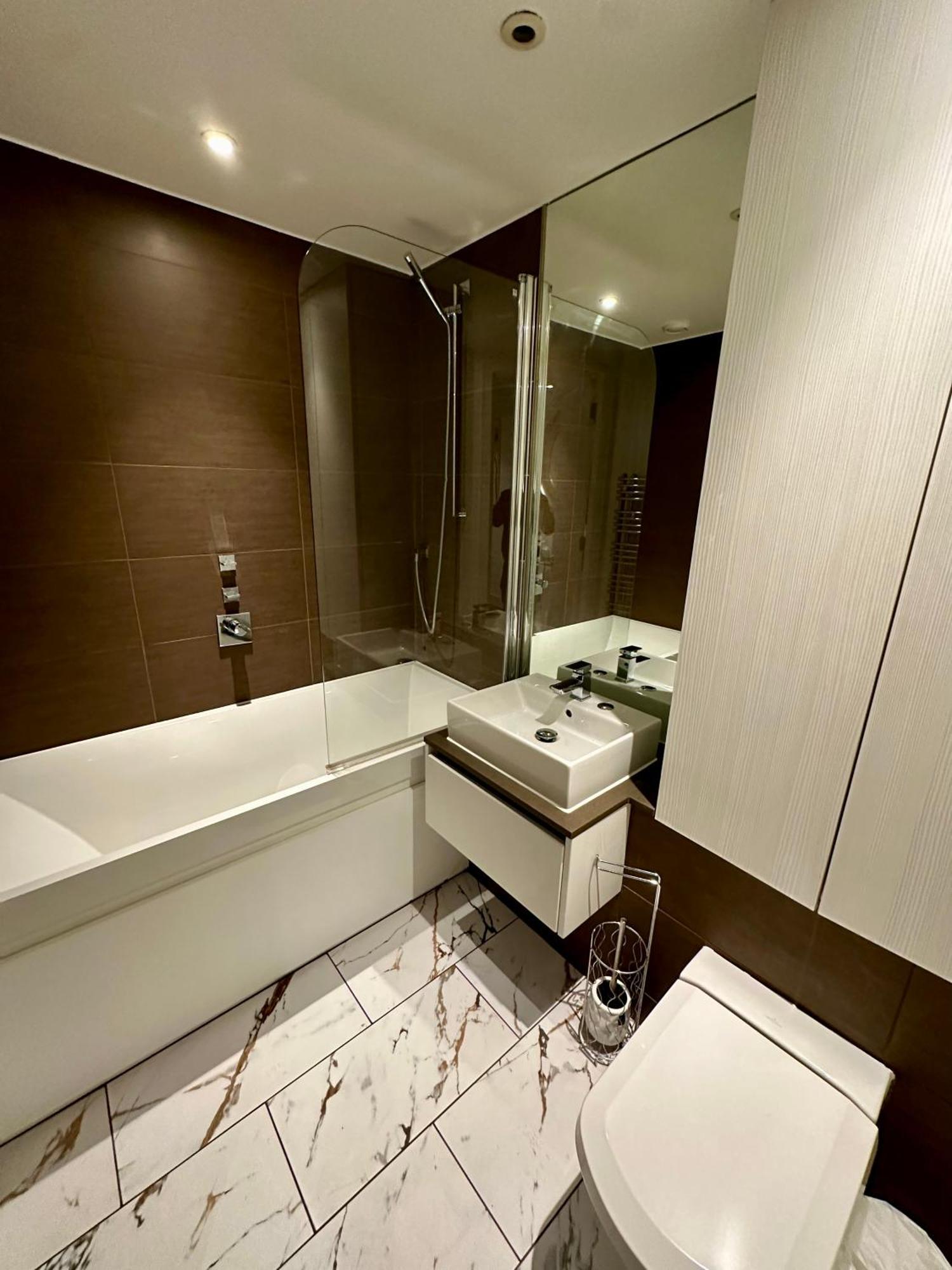 Gunwharf Quays Harbour Apartments 朴次茅斯 外观 照片