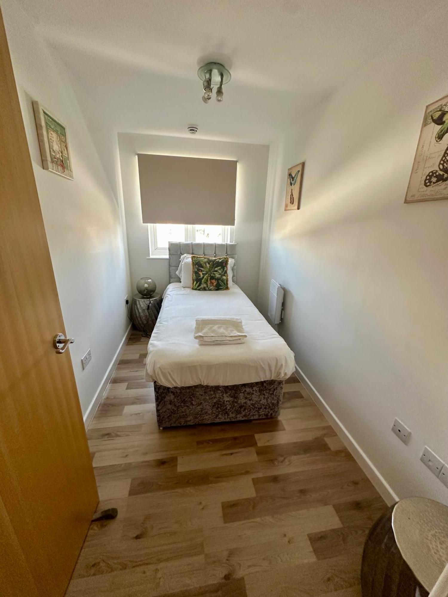 Gunwharf Quays Harbour Apartments 朴次茅斯 外观 照片