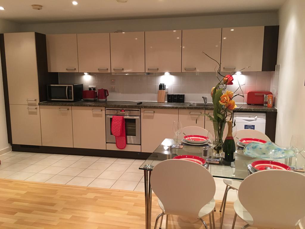 Gunwharf Quays Harbour Apartments 朴次茅斯 外观 照片