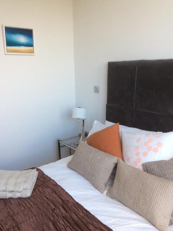 Gunwharf Quays Harbour Apartments 朴次茅斯 外观 照片