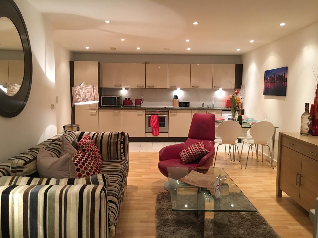 Gunwharf Quays Harbour Apartments 朴次茅斯 外观 照片