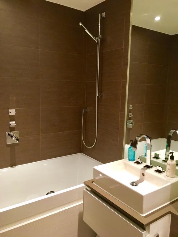 Gunwharf Quays Harbour Apartments 朴次茅斯 外观 照片